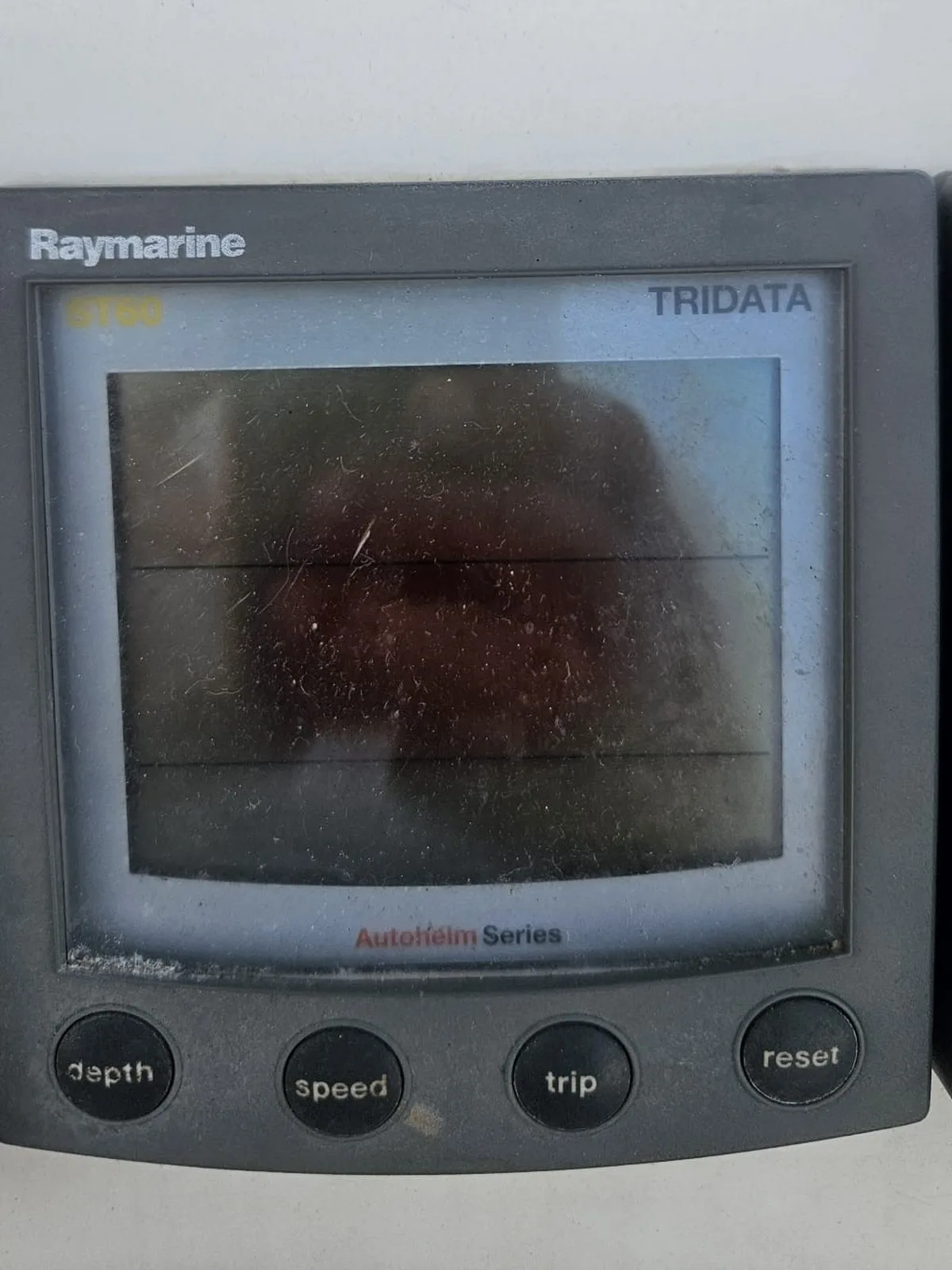 Raymarine ST60 Tridata / Depth / Speed prima della rigenerazione, display deteriorato